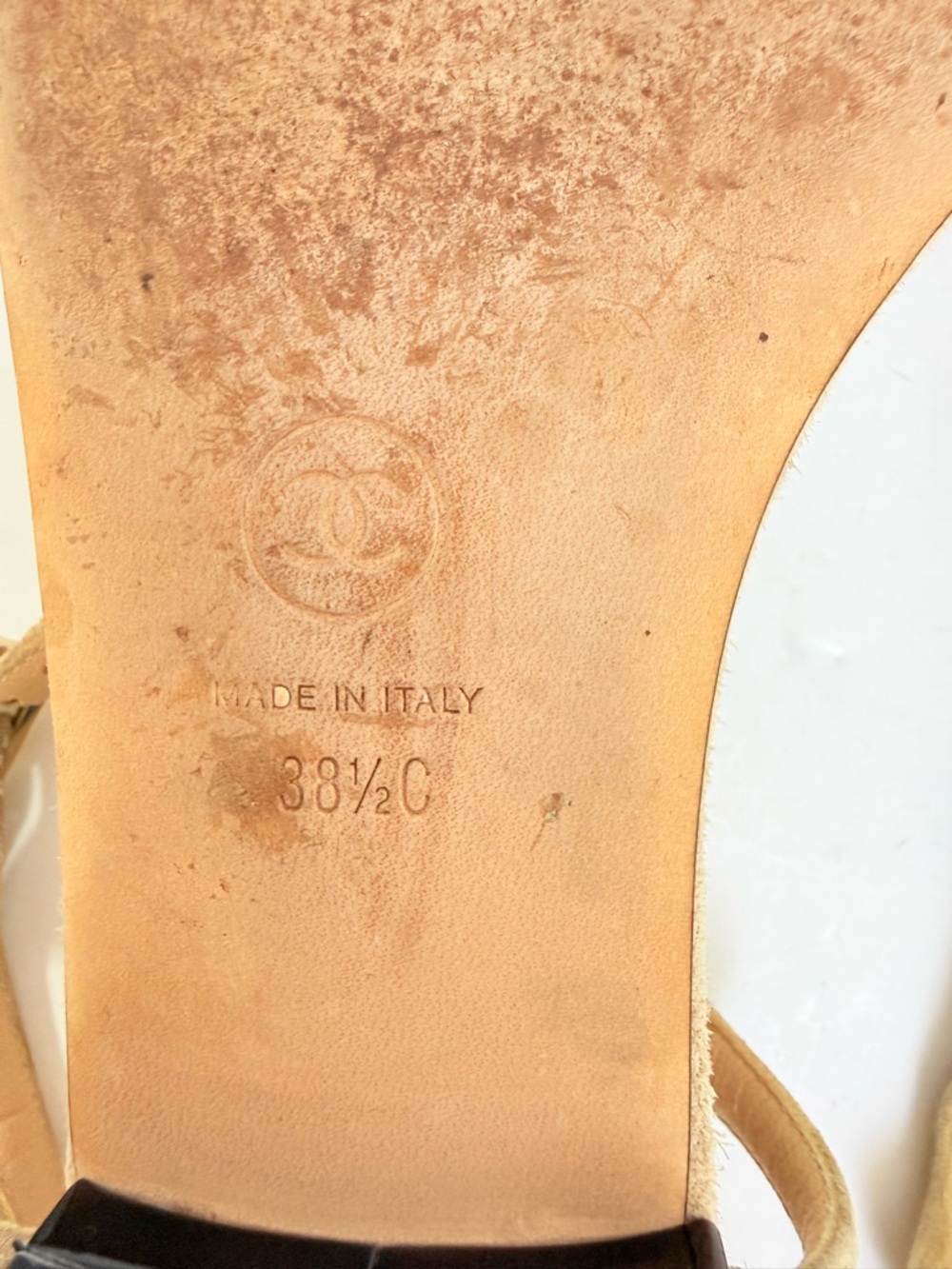 Chanel Camellia Thong Sandals 2016 Beige Suede CC Resin Flower Flats EU 38.5 - Picture 11 of 11